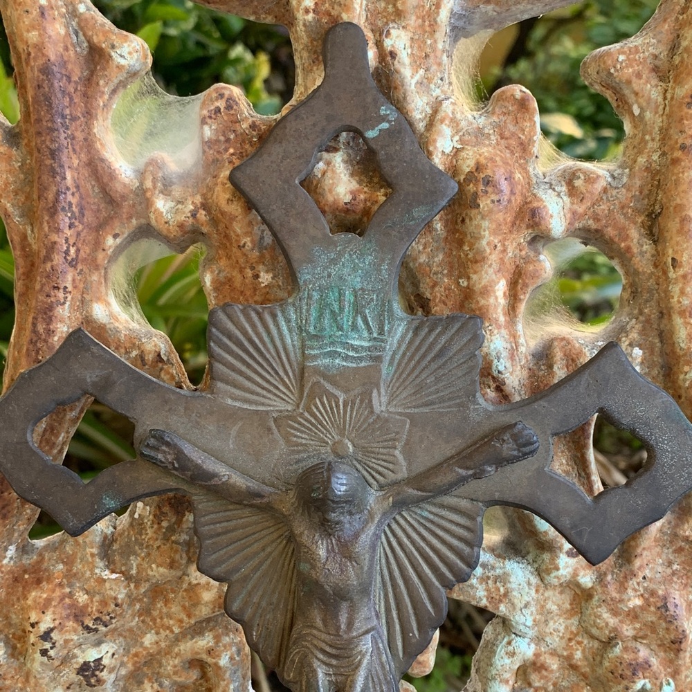 Antique Brass Crucifix Wall Decor - Picture 4 of 10